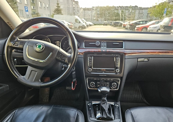 Skoda Superb cena 30900 przebieg: 306540, rok produkcji 2010 z Ryki małe 79